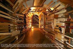 13-Eingangsbereich-in-den-Innenraum-des-URLICHT-durch-einen-15-Meter-langen-Tunnelgang-gebaut-aus-Sperrmoell