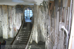 31-die-geweisselten-Waende-der-Architektur-des-URLICHT-bezogen-sich-zum-weissen-Innenraum-der-Nikolai-Kirche-