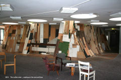 33-Der-Bereich-des-KAFFEEs-.-sitzgelegenheiten-in-de-2.-Etage-
