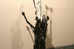 Spaetere-Kleinplastik-die-sich-zum-Sperrmuellbaum-aus-dem-Aachener-Wald-2011-bezieht-